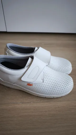 Zapatos de trabajo blancos