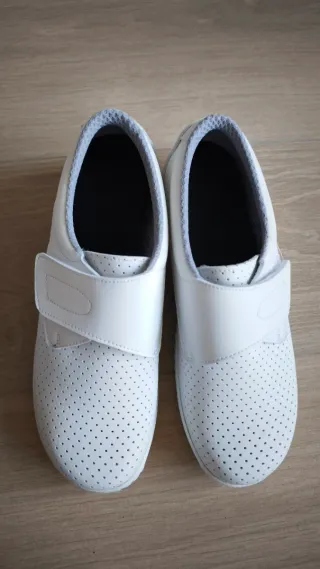 Zapatos de trabajo blancos