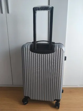 Maleta mediana gris nueva a estrenar