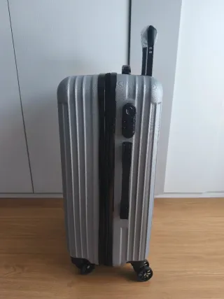 Maleta mediana gris nueva a estrenar