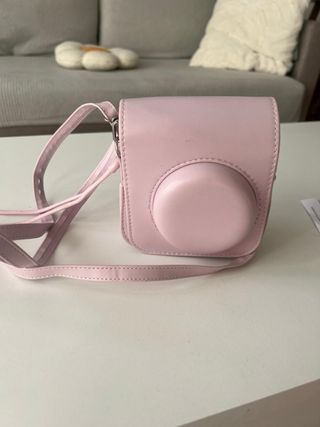 cámara Instax Rosa con funda y correa