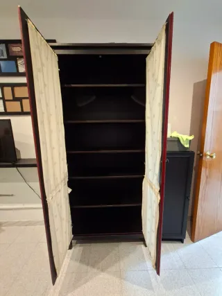 Armario con puertas y baldas madera