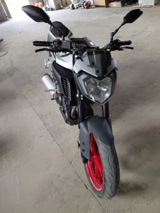 Yamaha MT-125 Naked Roja/Plata