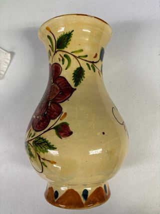 Jarrón de cerámica floral pintado a mano