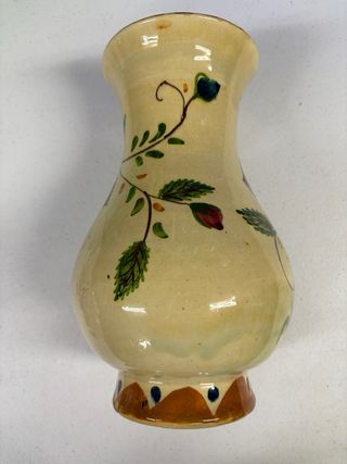 Jarrón de cerámica floral pintado a mano