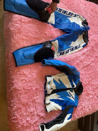 Mono de moto Dainese piel azul y blanco