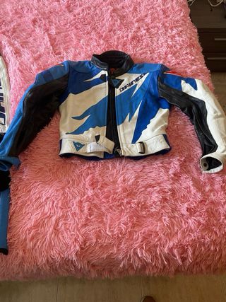 Mono de moto Dainese piel azul y blanco