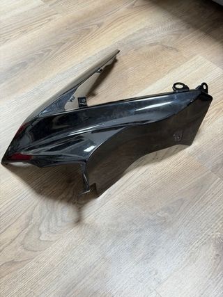 Carenagem superior direita Suzuki GSXR 1000 K7 K8