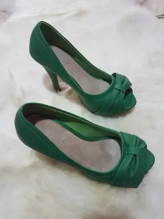 Zapatos tacón verde lazo peep toe