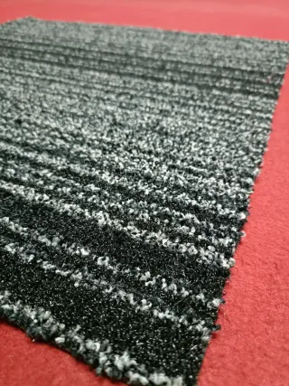 MOQUETA EN BALDOSAS 50x50 cm