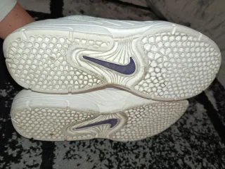 Zapatillas Nike Blancas y Moradas