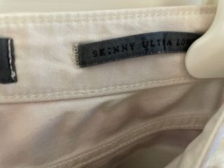 Pantalón vaquero estampado Guess