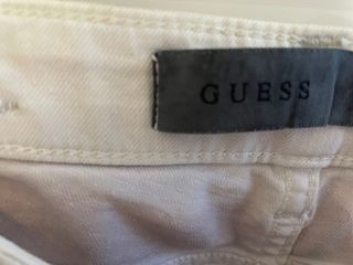 Pantalón vaquero estampado Guess