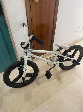 Bicicleta BMX GT Blanca