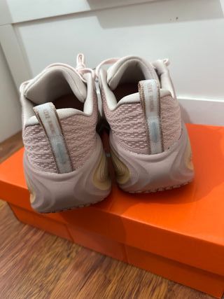 Nike Vomero Plus 38.5 Bege/Rosa