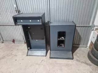 Mueble máquina de dardos vacío