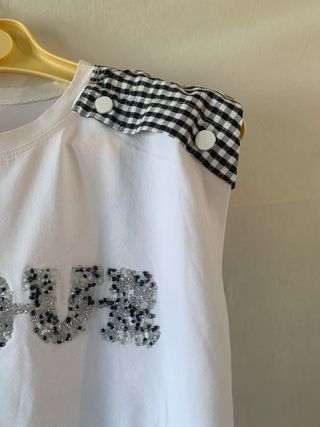 2 T- shirt OVS e Oushili tg M bianca e beige