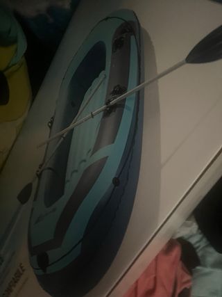 Barca hinchable azul para 3 personas
