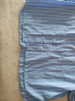 Camisa de rayas azules