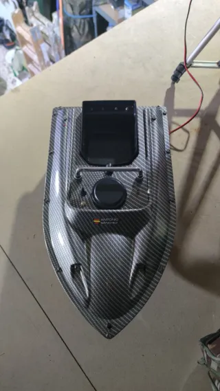 Barco cebador con sonda