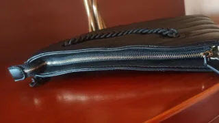Bolso Gloria Ortiz negro acolchado cadena