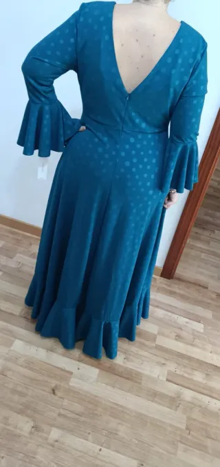 Traje de flamenca azul con lunares