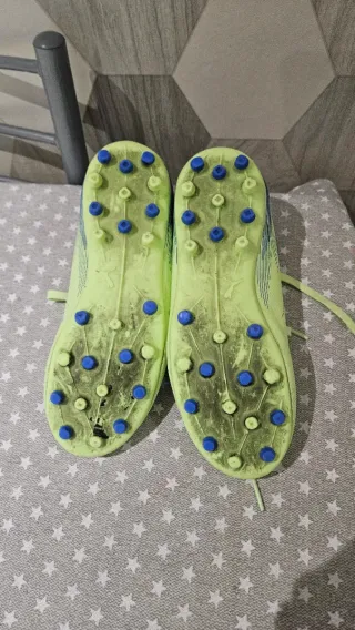 Botas de fútbol Puma tacos niño