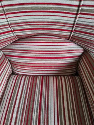 Sillón de tela y madera