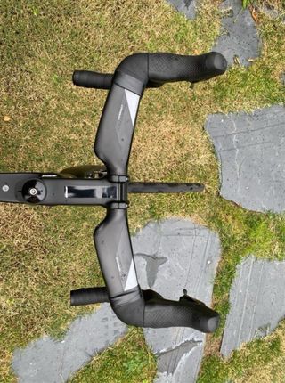 Bicicleta de carretera negra