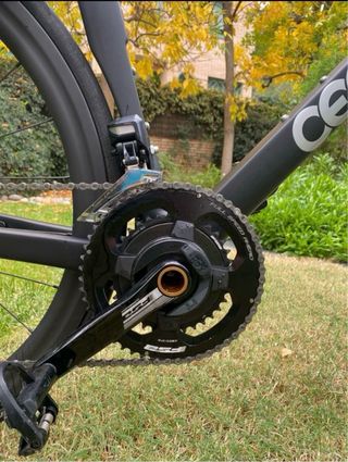 Bicicleta de carretera negra