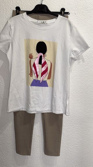 Conjunto Camiseta Blanca y Pantalón Marrón