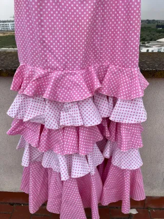 0️⃣ Traje de flamenca rosa lunares