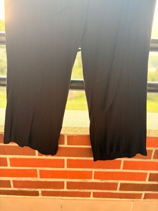 Pantalones anchos negros con cinturón