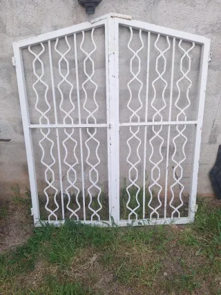 Doble Puerta Metálica Blanca