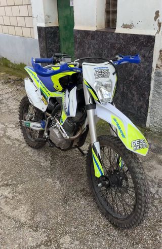 Moto campo Rebel Master 250