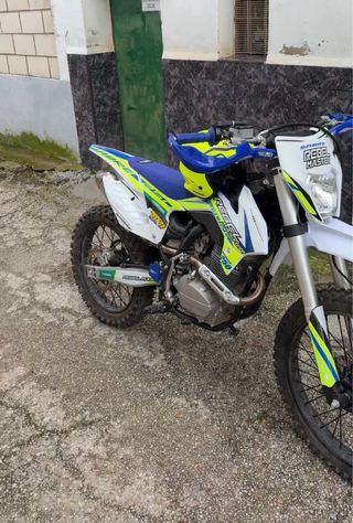 Moto campo Rebel Master 250