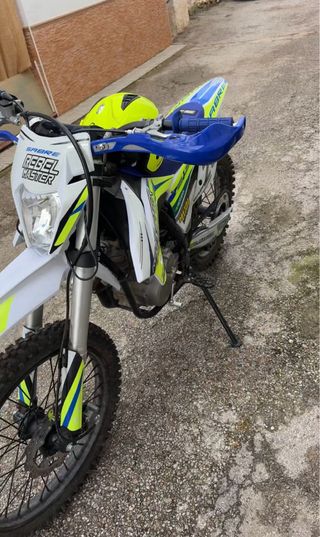 Moto campo Rebel Master 250
