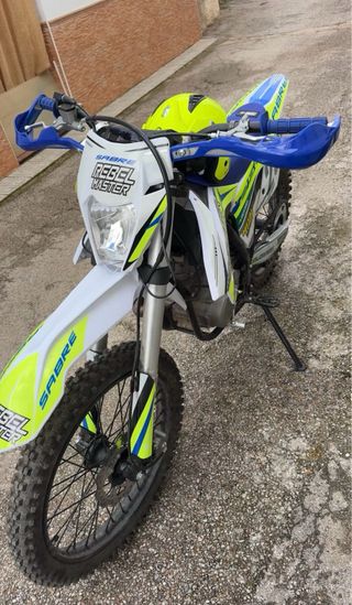 Moto campo Rebel Master 250