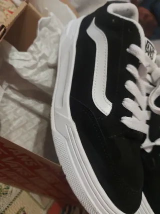 Zapatillas Vans Hylane Negras y Blancas