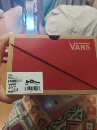 Zapatillas Vans Hylane Negras y Blancas