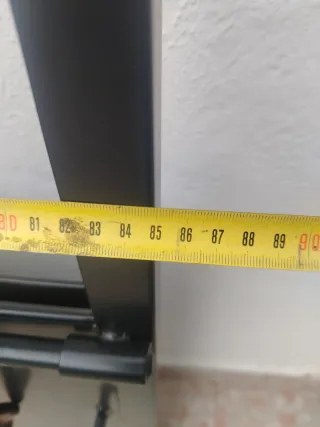 Puerta de hierro con barrotes y chapa