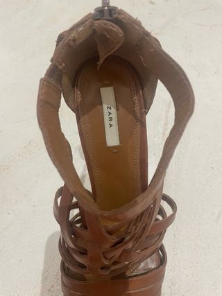 Sandalias tacón camel piel Zara