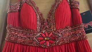 Vestido rojo con pedrería
