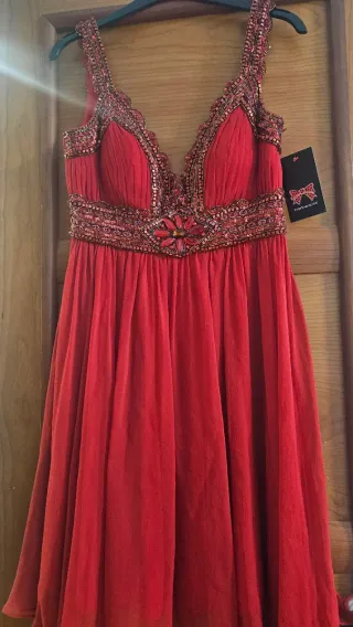 Vestido rojo con pedrería