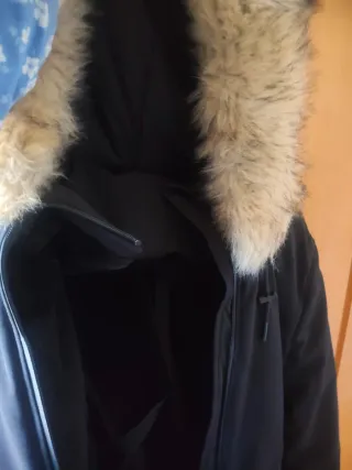 Chaqueta Zara negra acolchada y forrada muy guapa