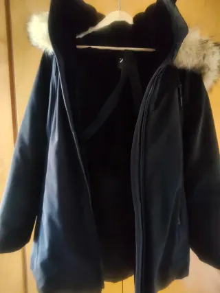 Chaqueta Zara negra acolchada y forrada muy guapa