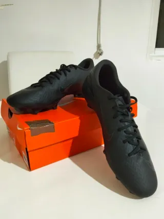 Zapatillas Nike Futbol Talla 43 Negras.
