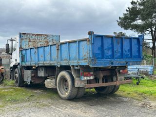 Camión basculante Iveco