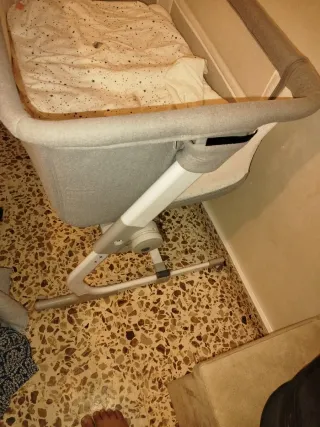 Cuna de viaje Loub gris y blanca