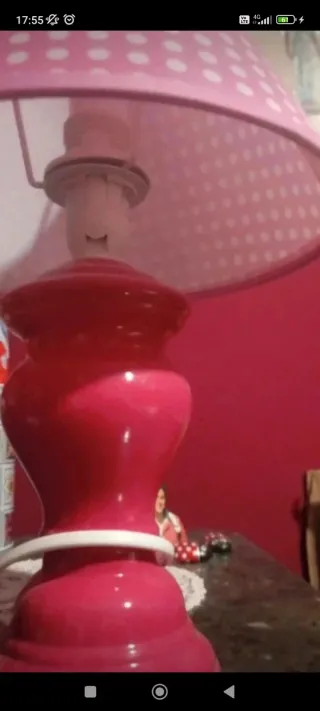 Lampada da tavolo rosa pois